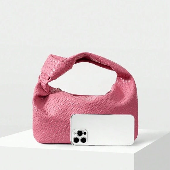 Cute bag ( looks like Bottega bags) - Picture 3 of 3